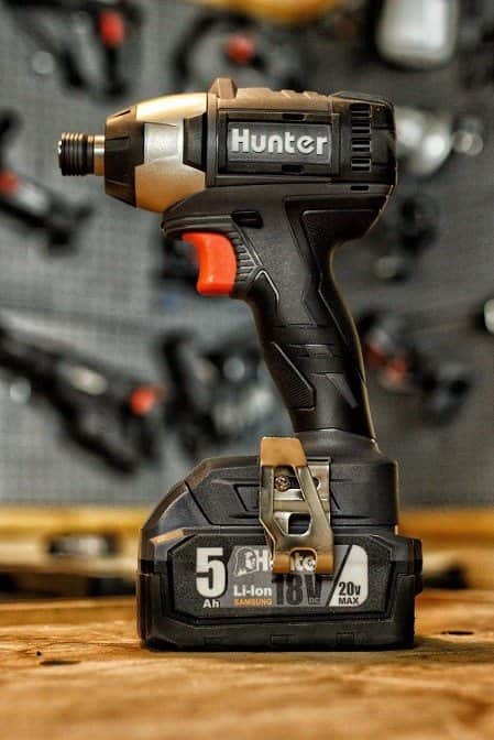 אימפקט 18V שתי סוללות 3Ah ומטען 100312-014 HUNTER - מבט נוסף 8