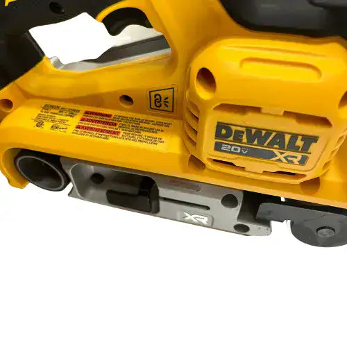 מלטשת סרט 20V שתי סוללות 5HA ומטען DeWALT DCW220 - מבט נוסף 3