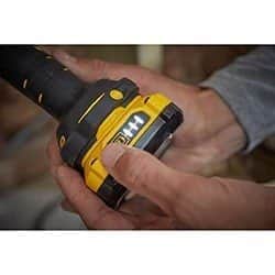 פנס לד 18V (גוף בלבד) STANLEY SFMCL020B STANLEY FATMAX - מבט נוסף 6