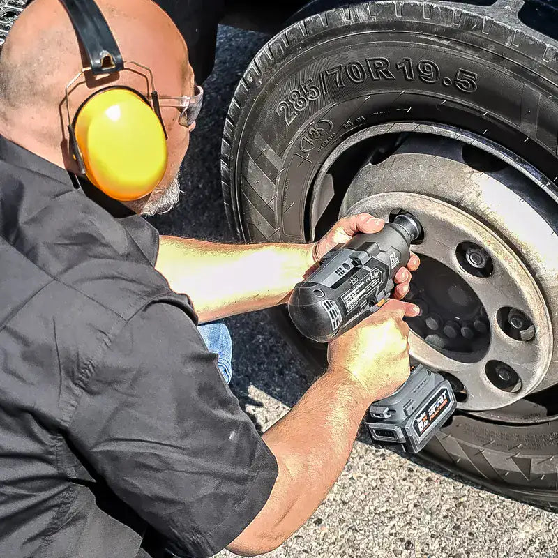 מפתח רטיטה 18V סוללה 5Ah ומטען HUNTER 100314-011 - מבט נוסף 9