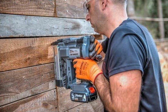 אקדח סיכות ומסמרים עד 50 מ"מ נטען+סוללה 5Ah+מטען מהיר+תיק Hunter - מבט נוסף 3